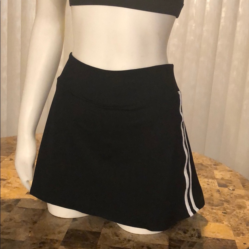 VICTORIA SECRET Sport RUN/ FUN SKIRT. SZ M
